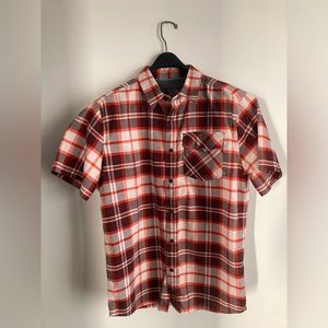 Medium MOUNTAIN HARDWEAR Plaid Button up!